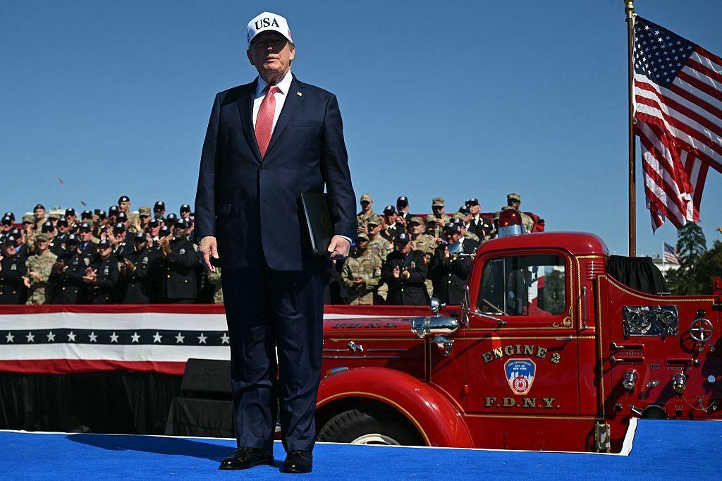 Trump promete darle US$5.000 a cada adulto estadounidense si los republicanos ganan las elecciones de medio término