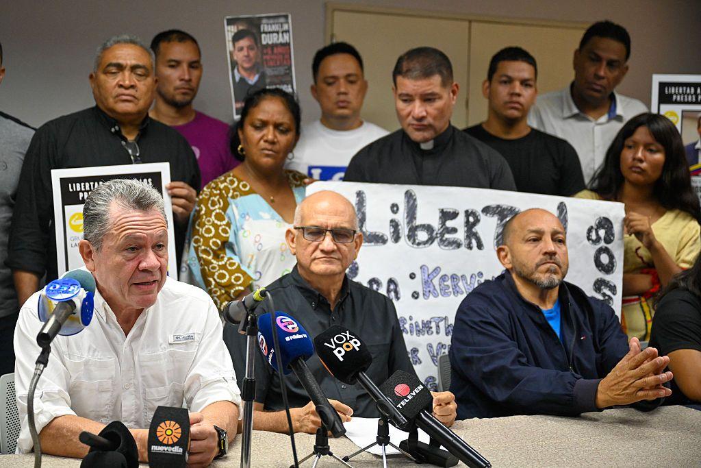Una conferencia de prensa de un grupo que exige la libertad de presos políticos en Venezuela 
