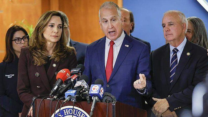 María Elvira Salazar, Mario Díaz-Balart y Carlos Giménez.