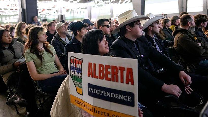 Asistentes durante un evento entre la ciudadanía y las autoridades sobre la independencia de Alberta en Calgary, Alberta, Canadá, 26 de enero de 2026