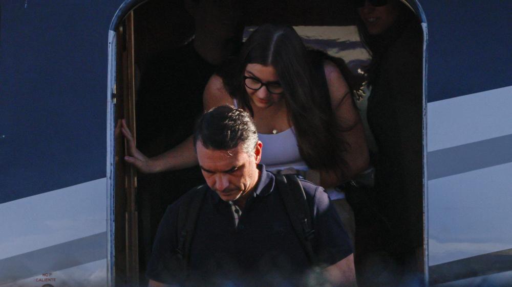 Imágenes muestran a Flávio Bolsonaro aterrizando en Miami luego de su derrota en las elecciones de Brasil