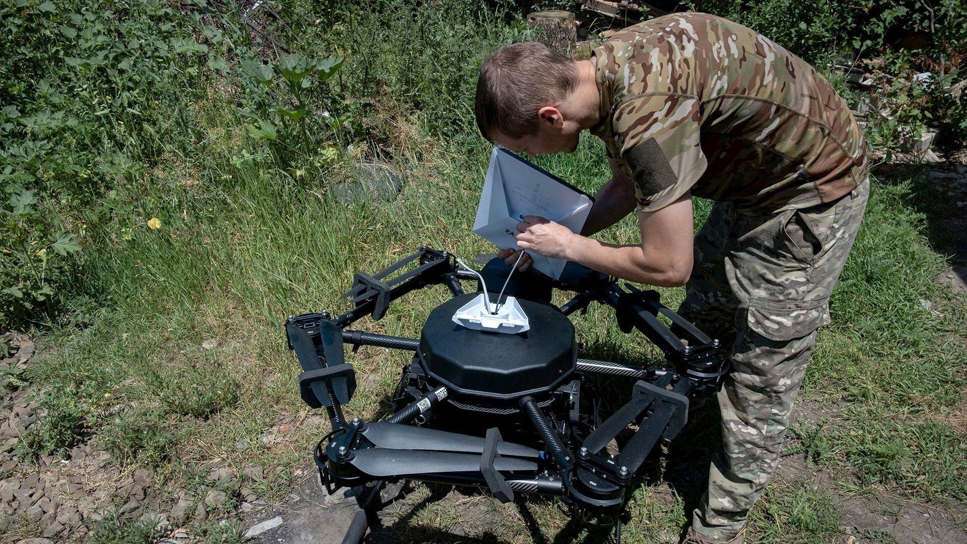 Por qué el internet de Starlink es clave en la guerra de drones de Ucrania contra Rusia