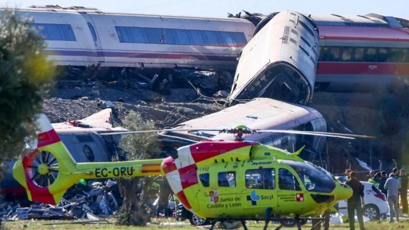 Mueren decenas de personas al chocar dos trenes de alta velocidad en España