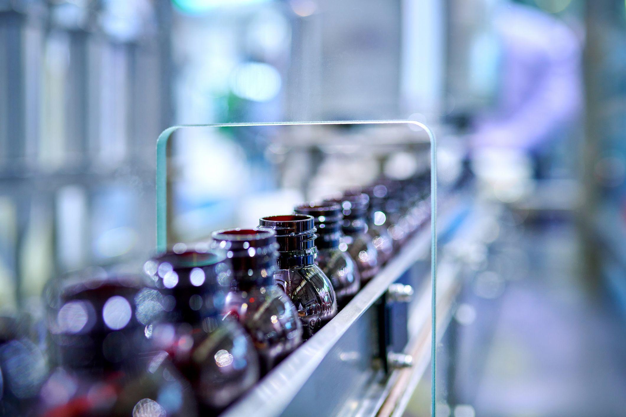 “Un mundo feliz”: 3 inquietantes tendencias que la famosa novela distópica de Aldous Huxley predijo hace casi 100 años