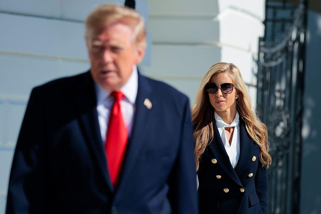 Katie Zacharia y Donald Trump.