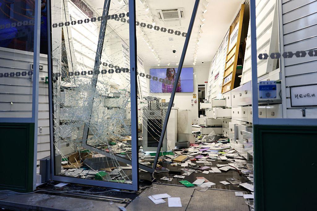 Una tienda saqueada en Lille, en el norte de Francia