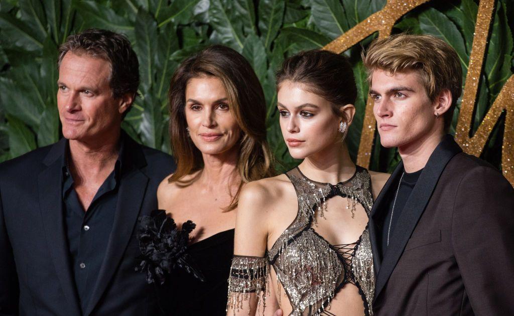 Rande Gerber, Cindy Crawford y sus hijos Kaia y Presley en 2018.