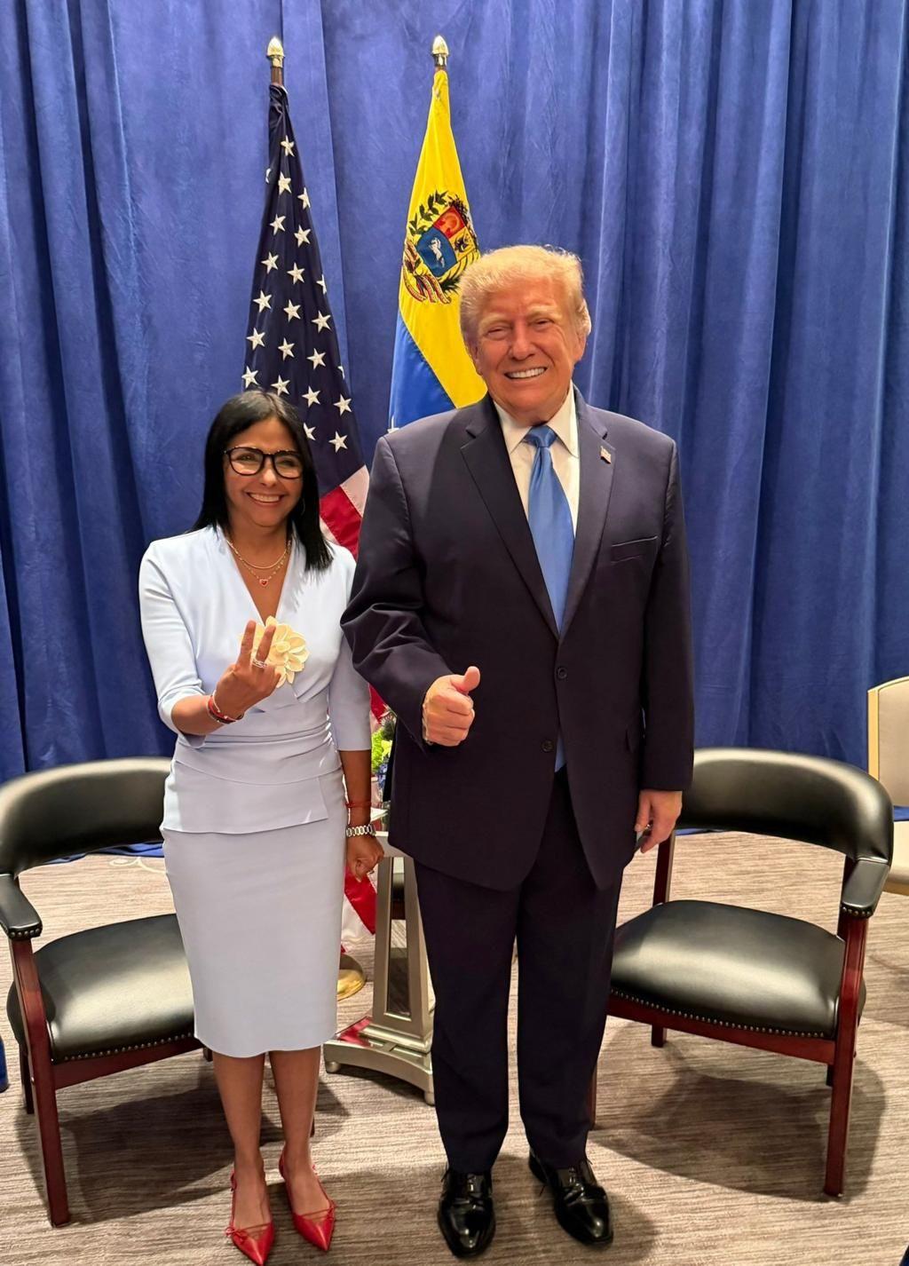 Delcy Rodríguez junto a Donald Trump.
