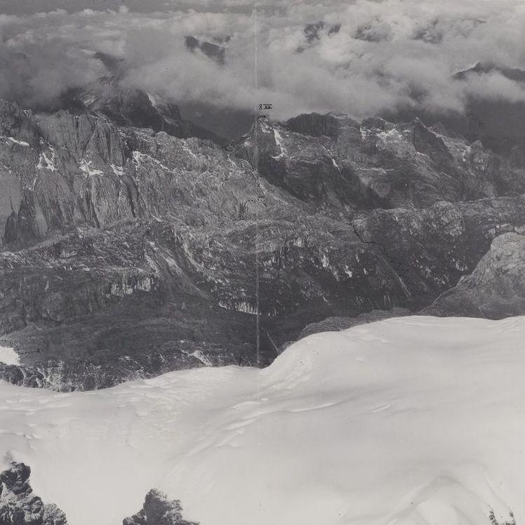 Las imágenes de los campos nevados de 1936 muestran una extensión de nieve mucho mayor alrededor de Puncak Jaya.