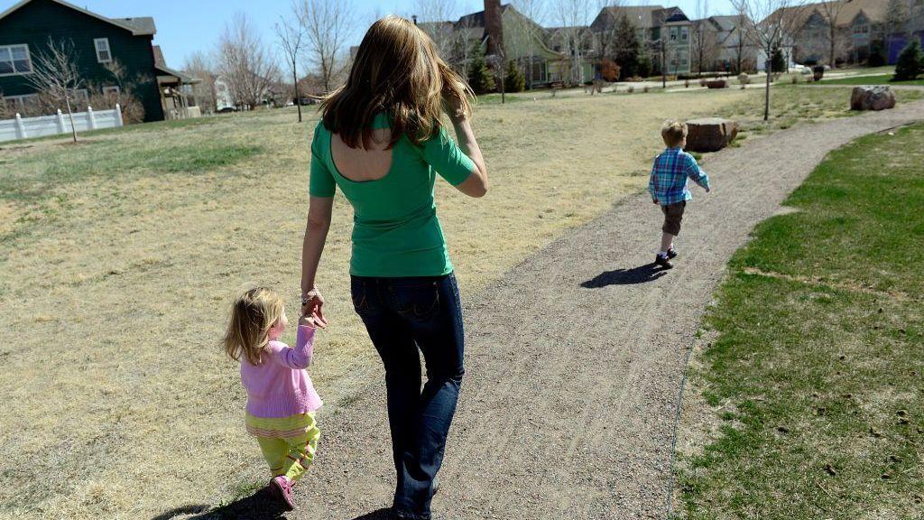 La madre que fue condenada por dejar que su hijo de 5 años paseara solo