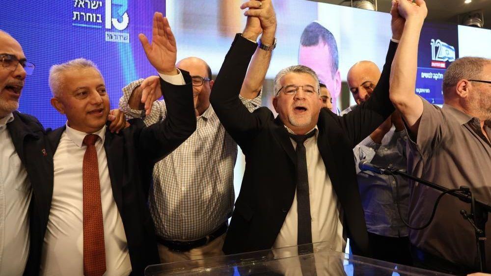 Yousef Jabareen y otros celebran