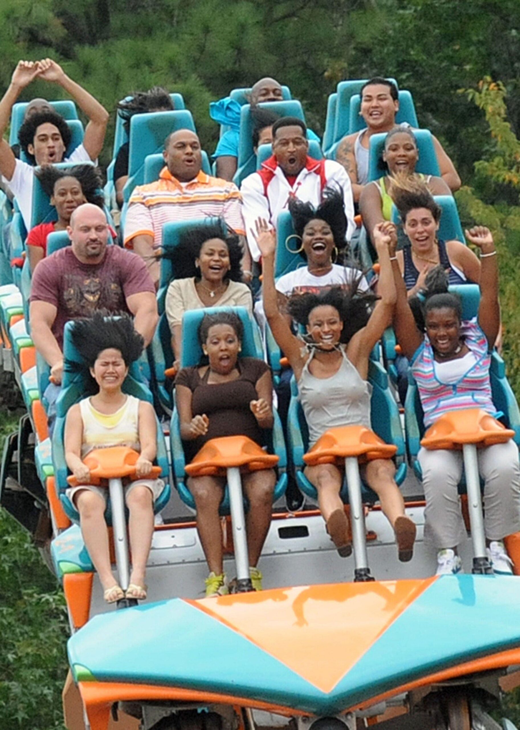Un muerto y varios heridos tras un accidente en una montaña rusa de un parque Six Flags en EE.UU.