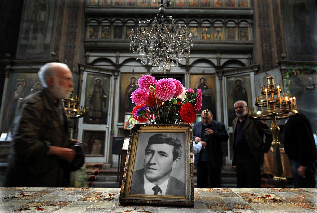 Asistentes a un acto conmemorativo por el 35º aniversario de la muerte de Gueorgui Márkov en una iglesia de Sofía el 11 de septiembre de 2013.